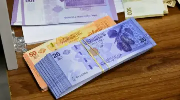 سعر صرف الدولار واليورو والذهب مقابل الليرة السورية الاثنين 30 / 3 / 2026 – عكس السير